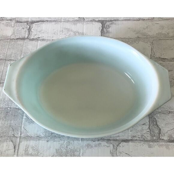 Pyrex Turquoise Snowflake 2.5 qt Casserole with Lid (small chip) - Picture 6 of 10